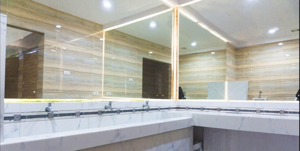 Oyo 1825 Marcopolo Homestay Pekanbaru Exteriér fotografie